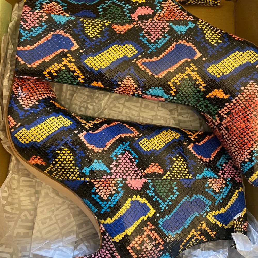 Steve Madden snakeskin brand new never worn